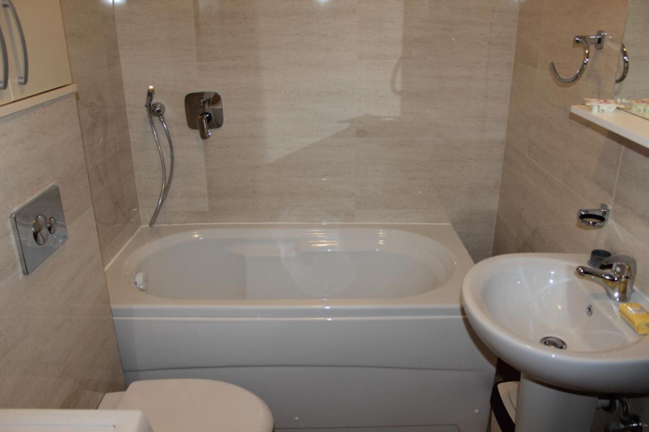 Olimp Lux Hotel Будва Екстериор снимка