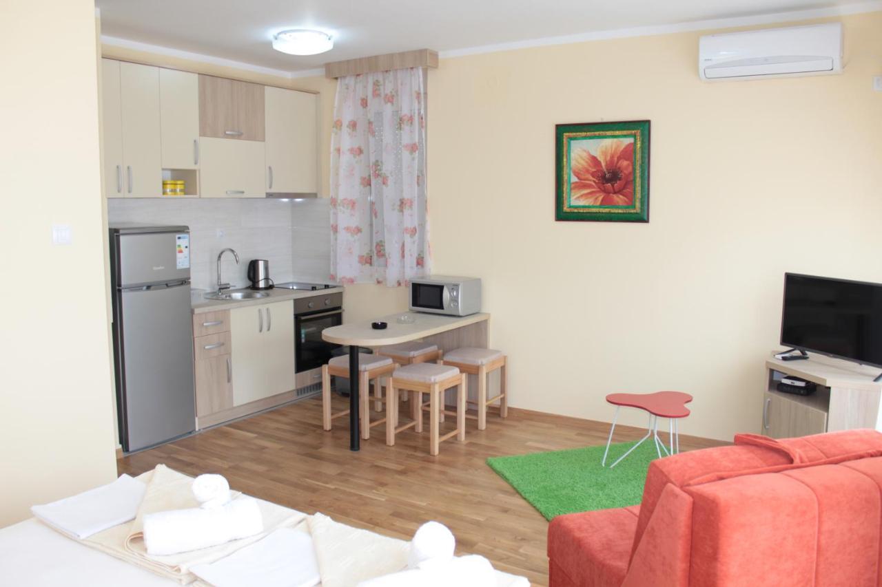 Olimp Lux Hotel Будва Екстериор снимка